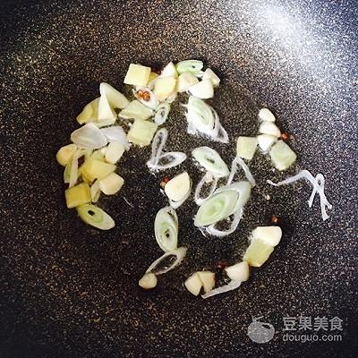 土豆炖豆角做法，土豆炖豆角做法窍门（家常土豆炖豆角的做法）