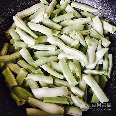 土豆炖豆角做法，土豆炖豆角做法窍门（家常土豆炖豆角的做法）