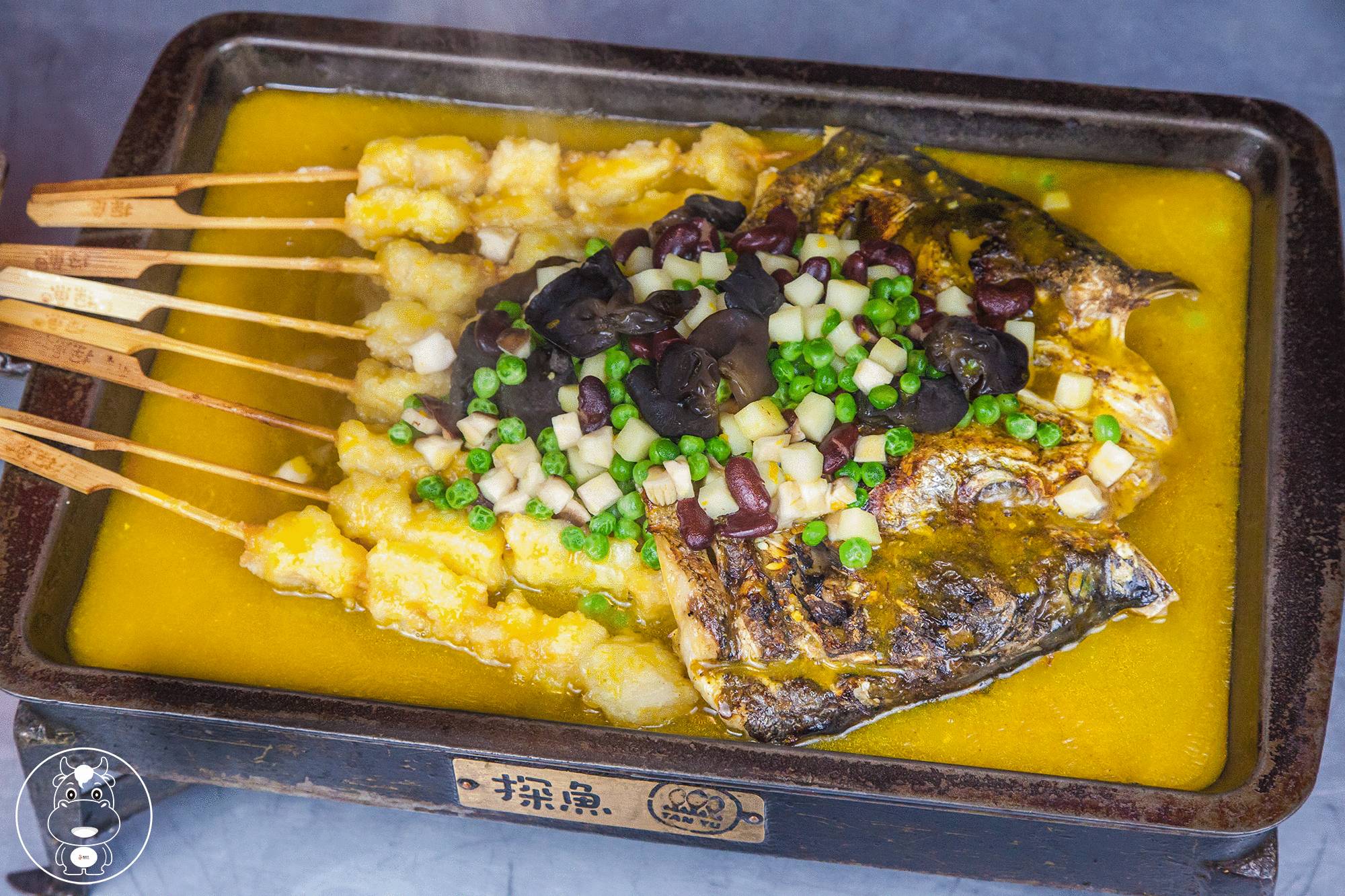 探鱼金汤味串串鱼头鱼肉串入嘴表皮稍