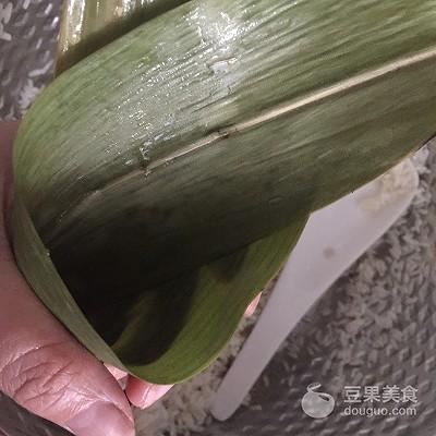 碱水粽子的做法和配料，广西碱水粽子的做法和配料（碱水粽子的做法和配料比例）