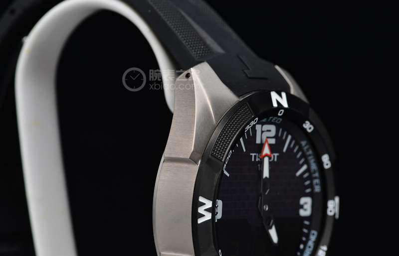 太阳能手表原理及优缺点，太阳能与光动能手表优缺点（简说天梭腾智太阳能系列NBA特别款腕表）