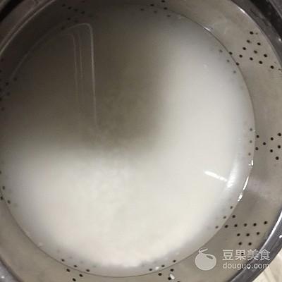 碱水粽子的做法和配料，广西碱水粽子的做法和配料（碱水粽子的做法和配料比例）