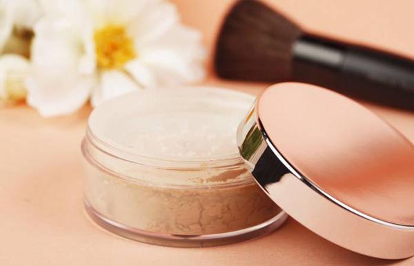 散粉的保质期一般是多久，散粉的保质期是多长时间（散粉过期了还能用吗）