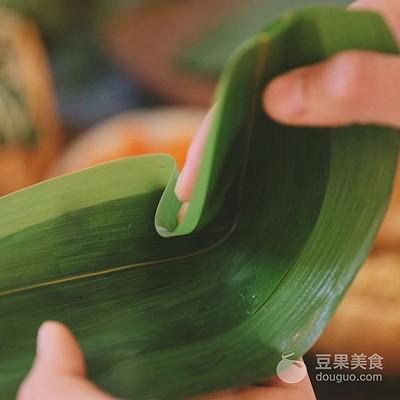 鲜肉粽子的做法，鲜肉粽子的家常做法（好吃到飞起的肉粽子）