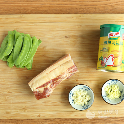 炒荷兰豆怎么做，炒荷兰豆怎么做好吃窍门（荷兰豆炒腊肉的做法）