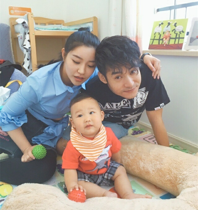 随着德云社开办的红红火火,开心麻花剧组的票供不应求,辽宁艺术团各大