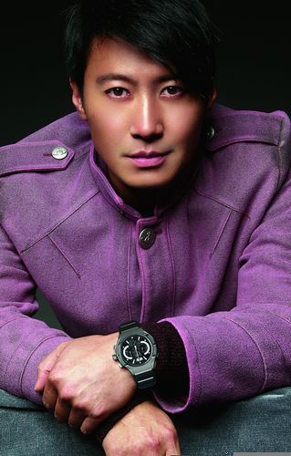 1992年,黎明在首都体育馆连开4场演唱会的人,将全部收入捐给慈善.