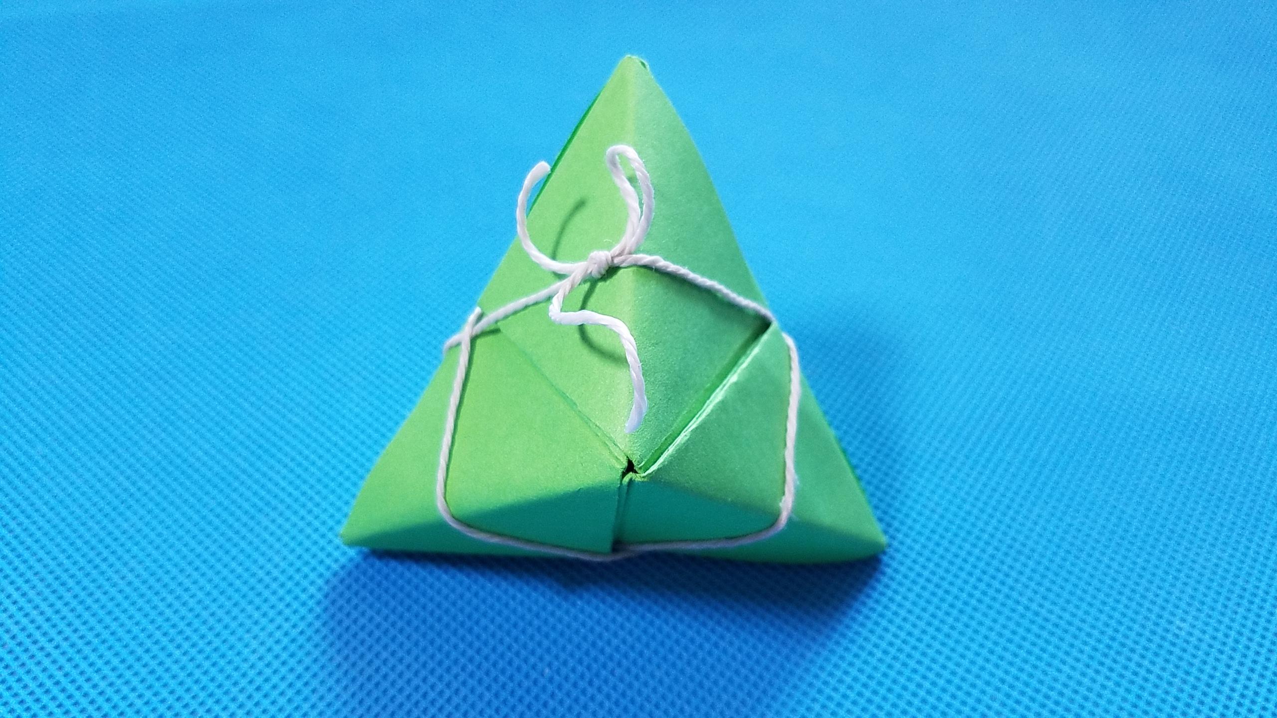 折粽子的方法步骤图片，手工折纸粽子的折法（端午节了做个折纸粽子折纸龙舟）