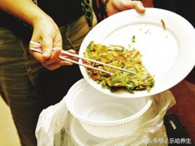 隔夜的土豆能吃吗，切开的土豆隔夜能吃吗（8种会要人命的隔夜菜）