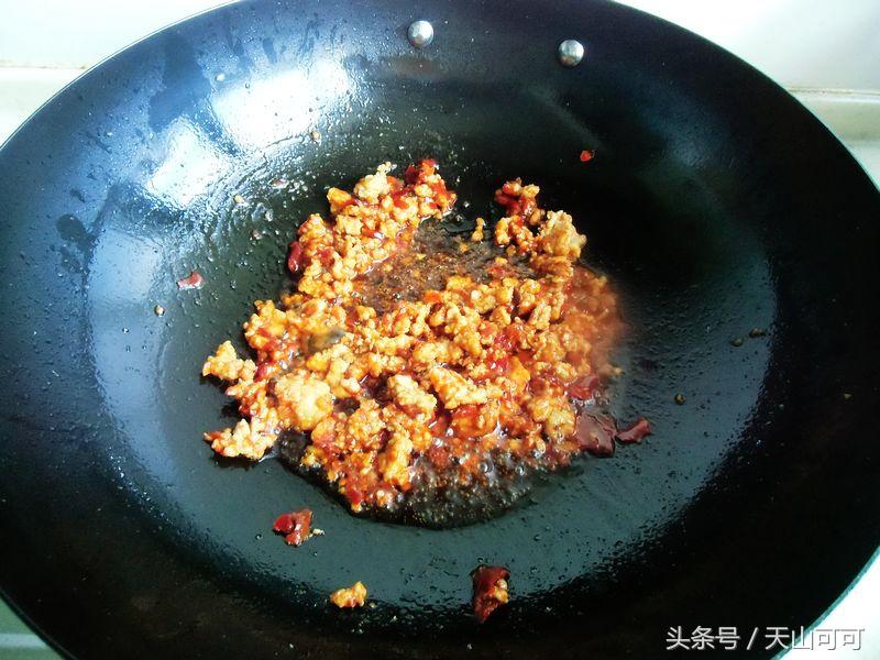 炒苦瓜用焯水吗，炒苦瓜需要焯水吗（是先加糖还是先加盐）