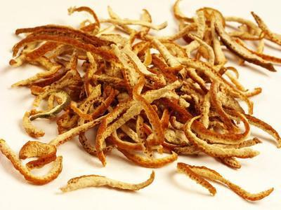 白色衣服变黄变暗如何漂白，白色衣服变黄怎么漂白（白衣服放久发黄不用愁）