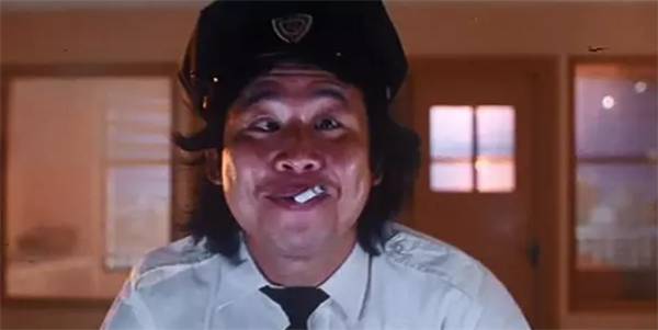 蓝乃才执导的《俾鬼捉》中杜少明是一位电视鬼,强迫王晶看电视,说自己