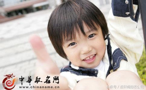 带宸字的男孩名字，宸字取名男孩霸气名字（精选500个博学睿智、气宇轩昂的男孩名字大全）