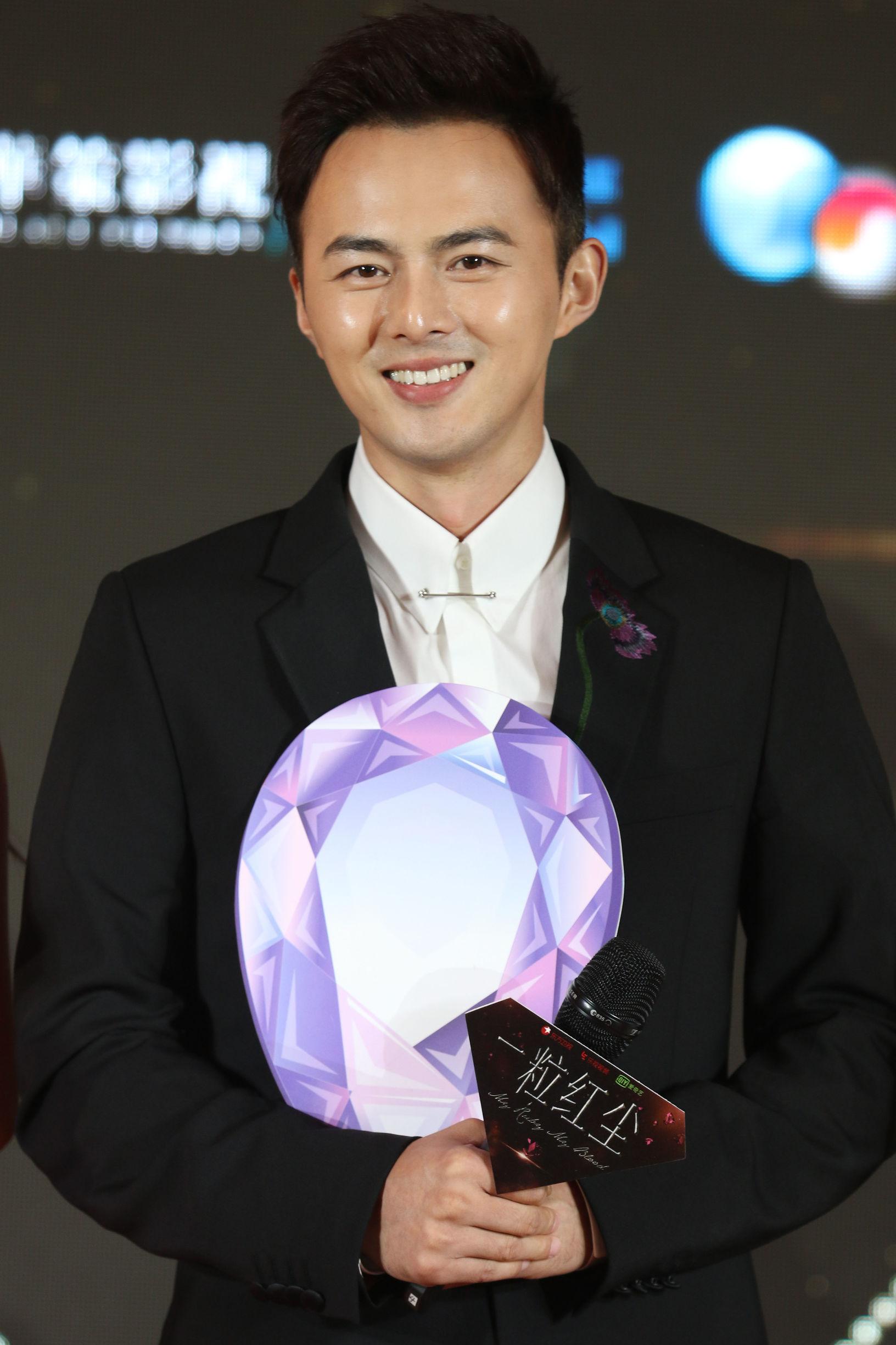 2,东方卫视《一粒红尘》"红尘派对"落幕 吴奇隆赠颖儿"出师礼"