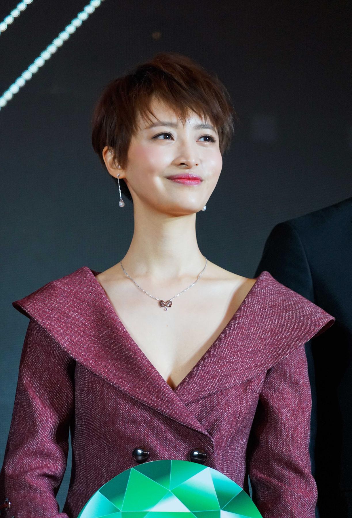 微光歌词蔚雨芯,微光歌曲蔚雨芯(东方卫视《一粒红尘》"红尘派对"落幕