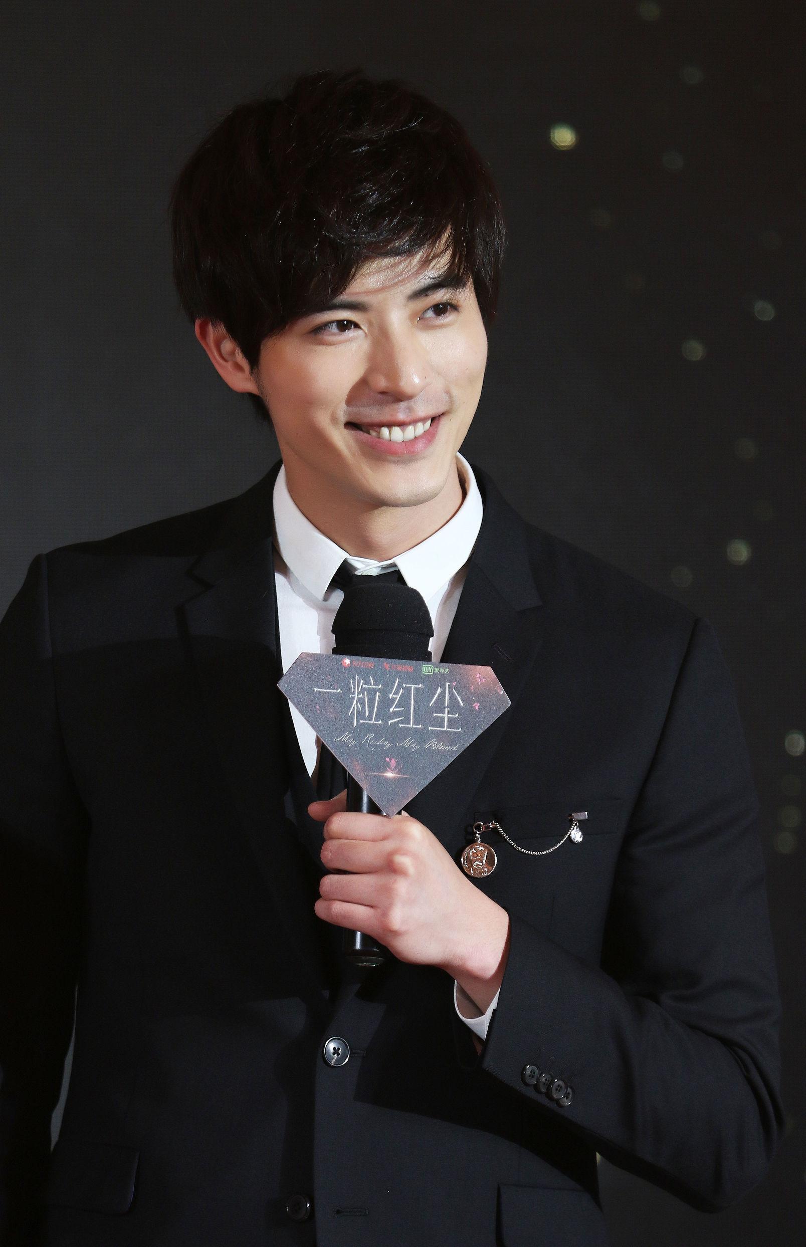 2,东方卫视《一粒红尘》"红尘派对"落幕 吴奇隆赠颖儿"出师礼"