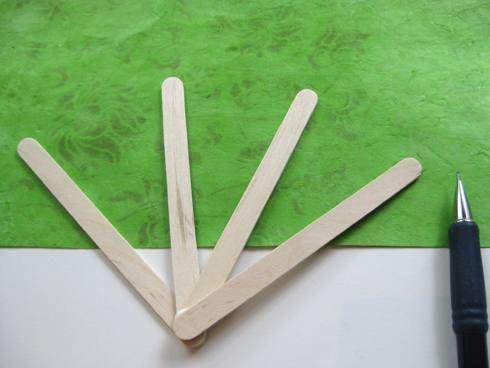 如何用彩纸做圆形扇子，如何用彩纸做圆形扇子视频（孩子暑期手工制作—纸扇）