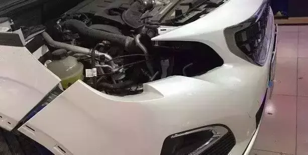 怎样知道自己的车灯有没有透镜，怎么看汽车大灯是不是带透镜（大灯百科你造多少）