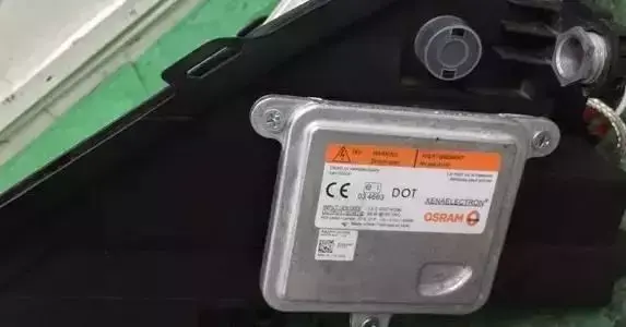 怎样知道自己的车灯有没有透镜，怎么看汽车大灯是不是带透镜（大灯百科你造多少）