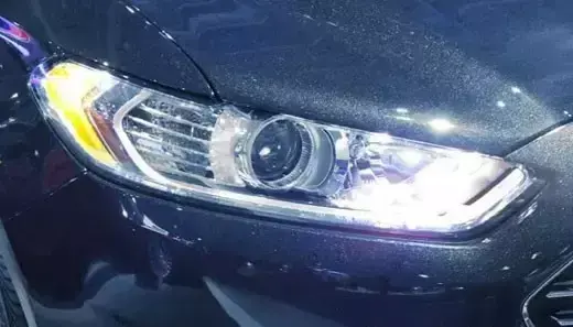 怎样知道自己的车灯有没有透镜，怎么看汽车大灯是不是带透镜（大灯百科你造多少）