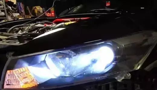 怎样知道自己的车灯有没有透镜，怎么看汽车大灯是不是带透镜（大灯百科你造多少）