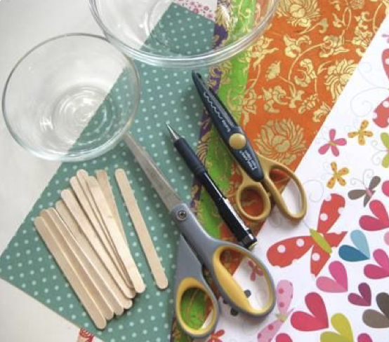 如何用彩纸做圆形扇子，如何用彩纸做圆形扇子视频（孩子暑期手工制作—纸扇）