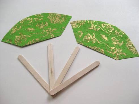 如何用彩纸做圆形扇子，如何用彩纸做圆形扇子视频（孩子暑期手工制作—纸扇）