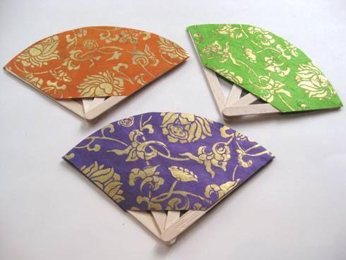 如何用彩纸做圆形扇子，如何用彩纸做圆形扇子视频（孩子暑期手工制作—纸扇）