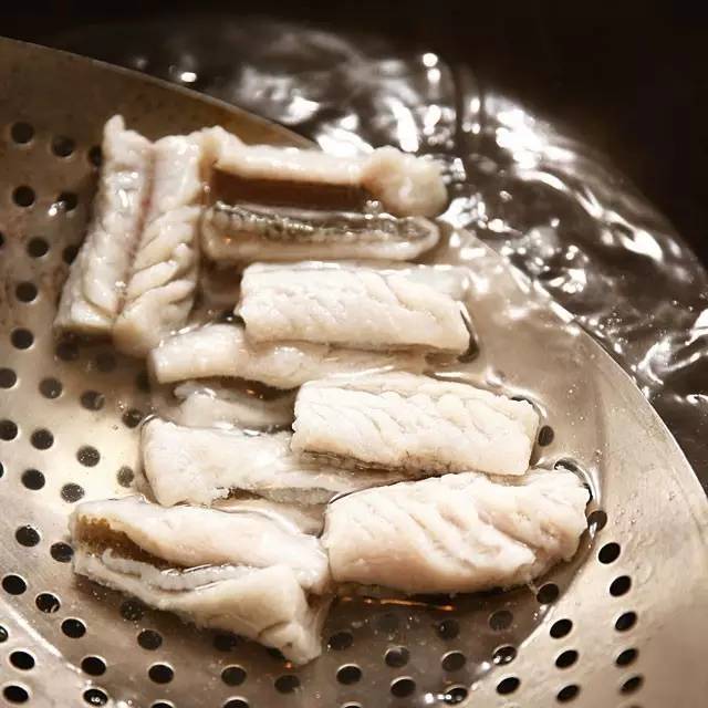 阿娘黄鱼面，阿娘黄鱼面价格（传说可以鲜掉你的眉毛）