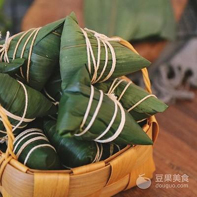 鲜肉粽子的做法，鲜肉粽子的家常做法（好吃到飞起的肉粽子）