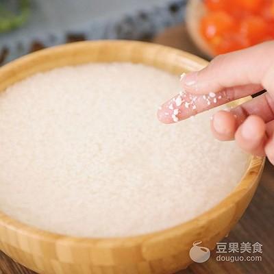 鲜肉粽子的做法，鲜肉粽子的家常做法（好吃到飞起的肉粽子）