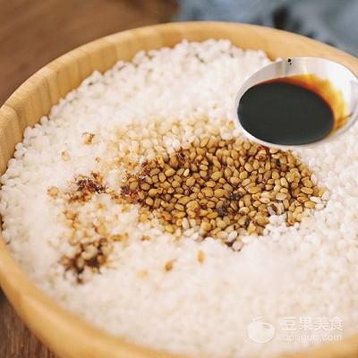 鲜肉粽子的做法，鲜肉粽子的家常做法（好吃到飞起的肉粽子）