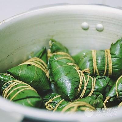 鲜肉粽子的做法，鲜肉粽子的家常做法（好吃到飞起的肉粽子）
