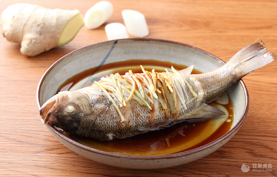 清蒸鱼是一道简单到不可思议的菜.