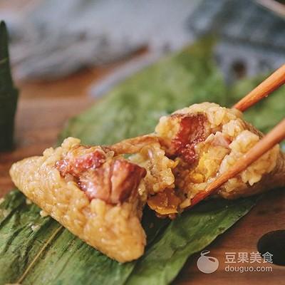 鲜肉粽子的做法，鲜肉粽子的家常做法（好吃到飞起的肉粽子）