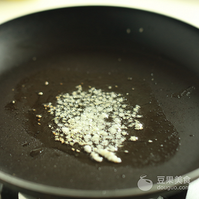 炒荷兰豆怎么做，炒荷兰豆怎么做好吃窍门（荷兰豆炒腊肉的做法）