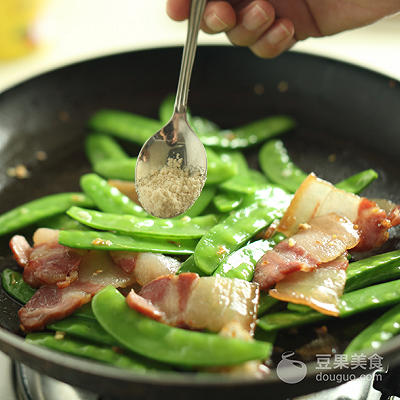炒荷兰豆怎么做，炒荷兰豆怎么做好吃窍门（荷兰豆炒腊肉的做法）