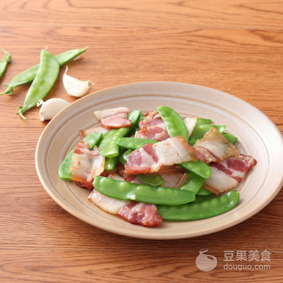 炒荷兰豆怎么做，炒荷兰豆怎么做好吃窍门（荷兰豆炒腊肉的做法）