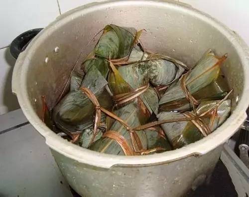 粽子怎么做，粽子怎么做 步骤（快点来学学怎么做粽子吧）