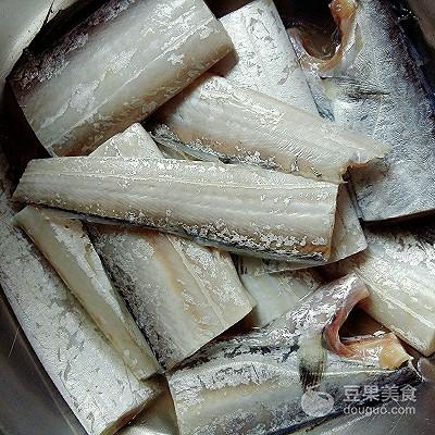 炸带鱼的家常做法，家常带鱼做法（炸带鱼的做法）