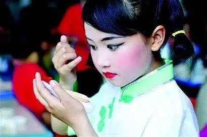怎么样画好眼线，如何画好眼线（画眼线的正确方法）