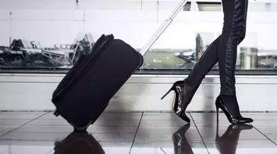 澳帝袋鼠属于什么档次，澳帝袋鼠是品牌正品包包吗（这些箱包就不要拎去四海八荒走动了）