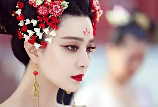怎么样画好眼线，如何画好眼线（画眼线的正确方法）