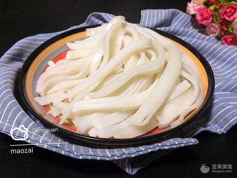 河粉的做法，河粉的做法和配料（自制河粉的做法）