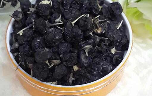 黑枸杞泡水的方法，黑枸杞泡水喝的正确方法视频（黑枸杞用多少度开水泡最好）