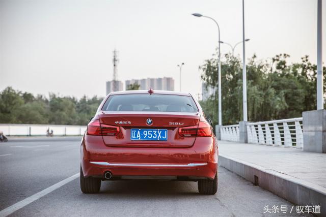 宝马318li和320li的区别是什么，宝马318和宝马320哪个好（一台三缸的宝马3系能带给我们什么）