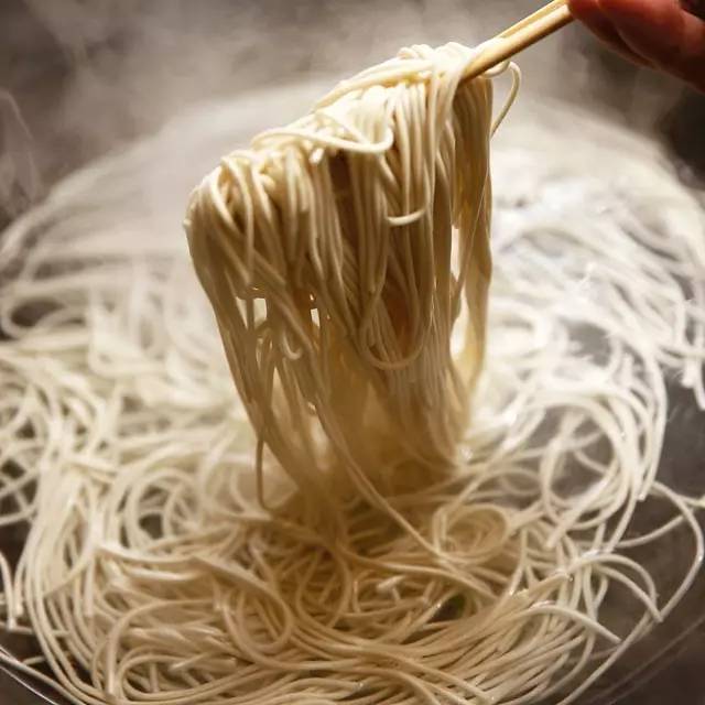 阿娘黄鱼面，阿娘黄鱼面价格（传说可以鲜掉你的眉毛）