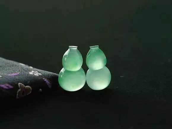 翡翠如意的寓意是什么，翡翠如意吊坠的寓意和象征（这满满的寓意你都了解吗）