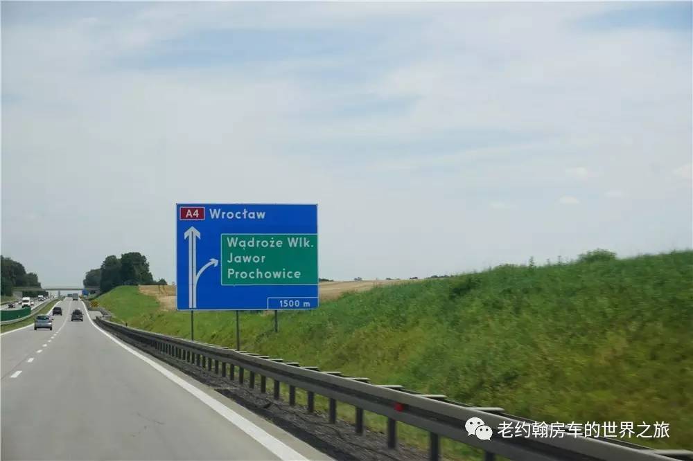 poland是哪个国家，poland是哪里（开着房车去欧洲丨曾经饱经战火、如今凤凰涅槃的波兰首都-华沙）