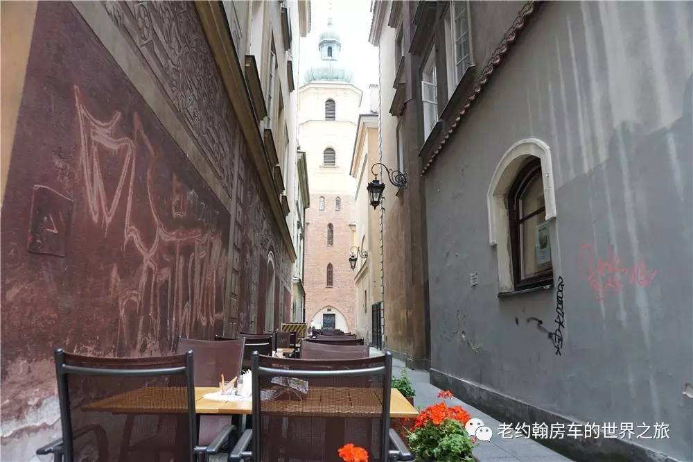 poland是哪个国家，poland是哪里（开着房车去欧洲丨曾经饱经战火、如今凤凰涅槃的波兰首都-华沙）